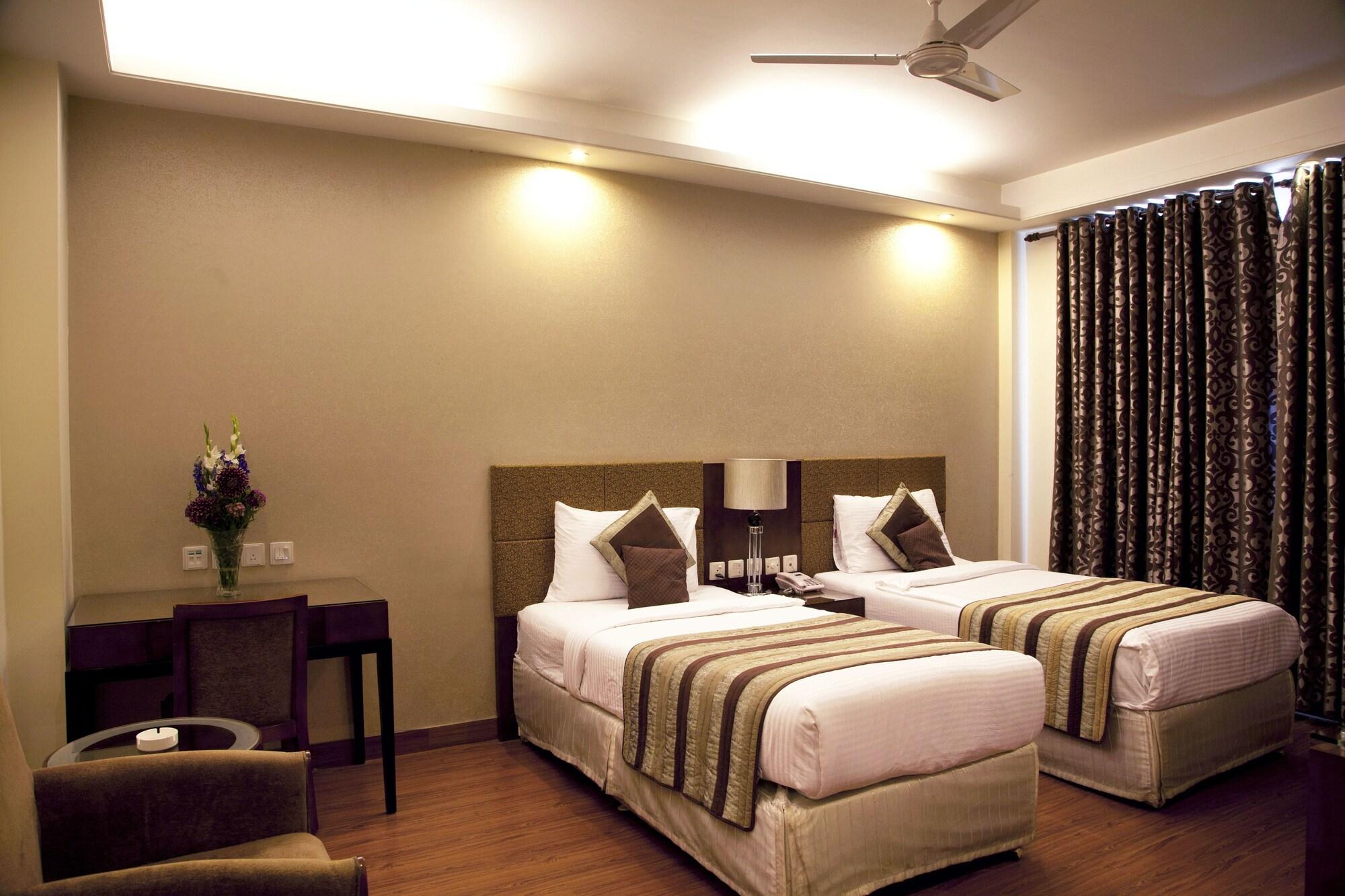 Alpina Hotels & Suites New Delhi Ngoại thất bức ảnh
