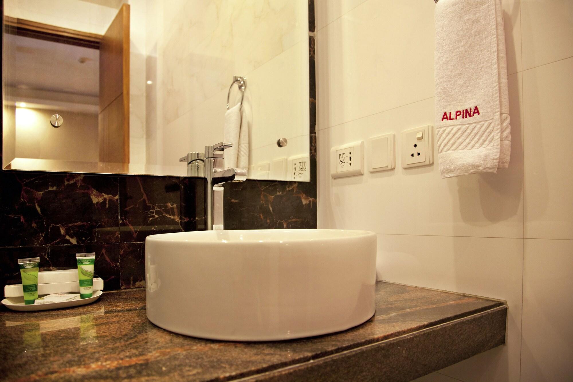 Alpina Hotels & Suites New Delhi Ngoại thất bức ảnh