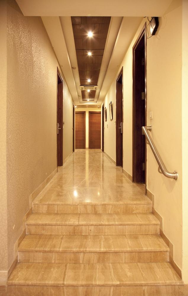Alpina Hotels & Suites New Delhi Ngoại thất bức ảnh