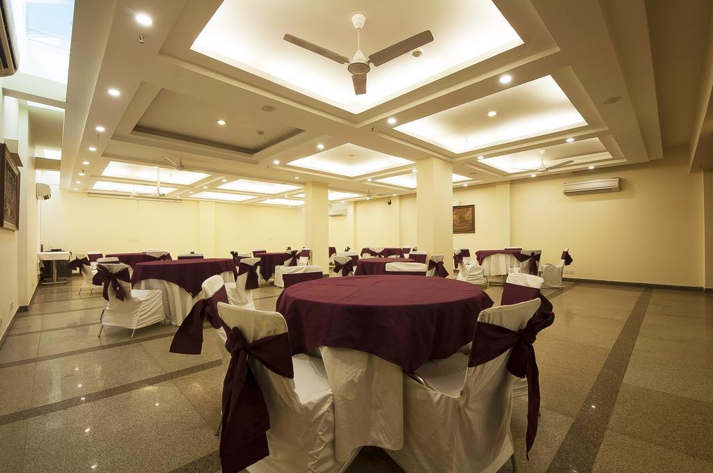 Alpina Hotels & Suites New Delhi Ngoại thất bức ảnh