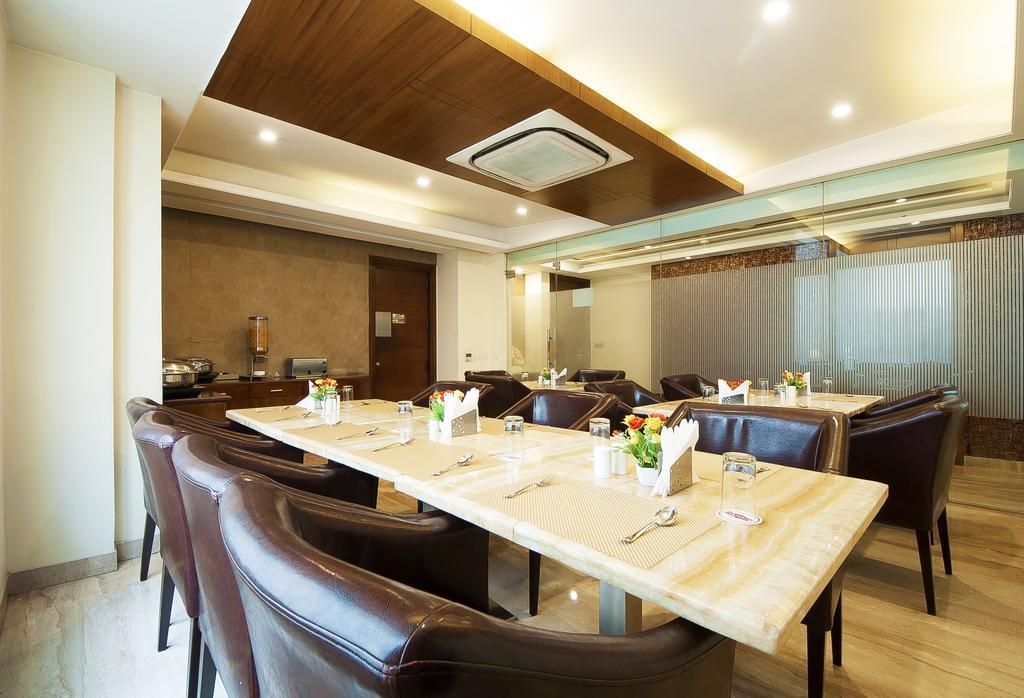 Alpina Hotels & Suites New Delhi Ngoại thất bức ảnh
