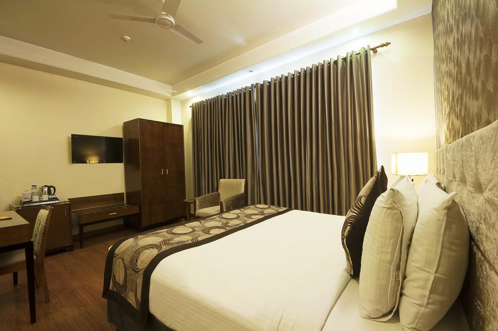 Alpina Hotels & Suites New Delhi Ngoại thất bức ảnh