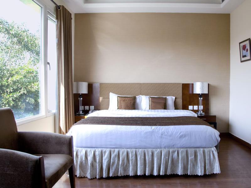 Alpina Hotels & Suites New Delhi Ngoại thất bức ảnh