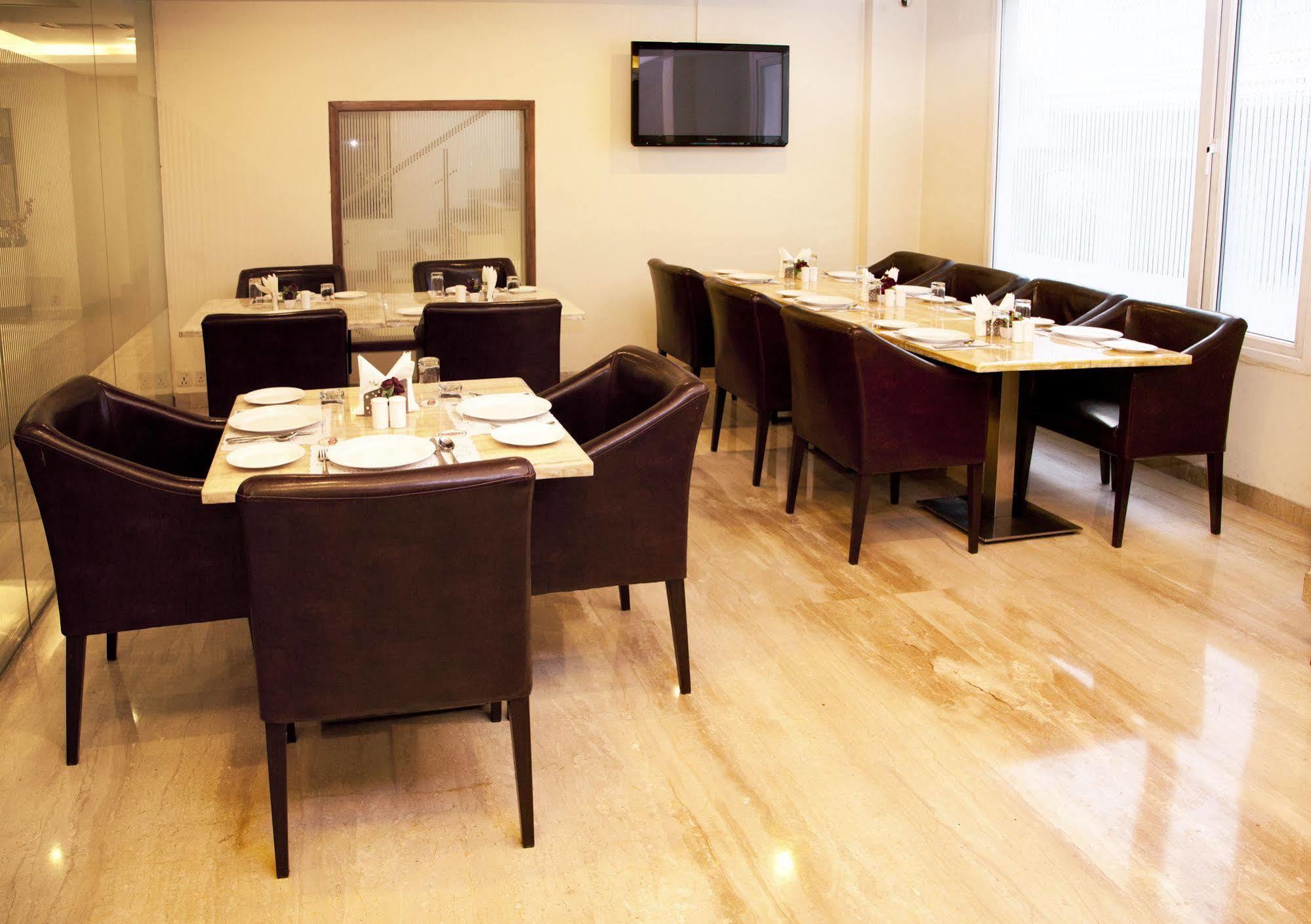 Alpina Hotels & Suites New Delhi Ngoại thất bức ảnh