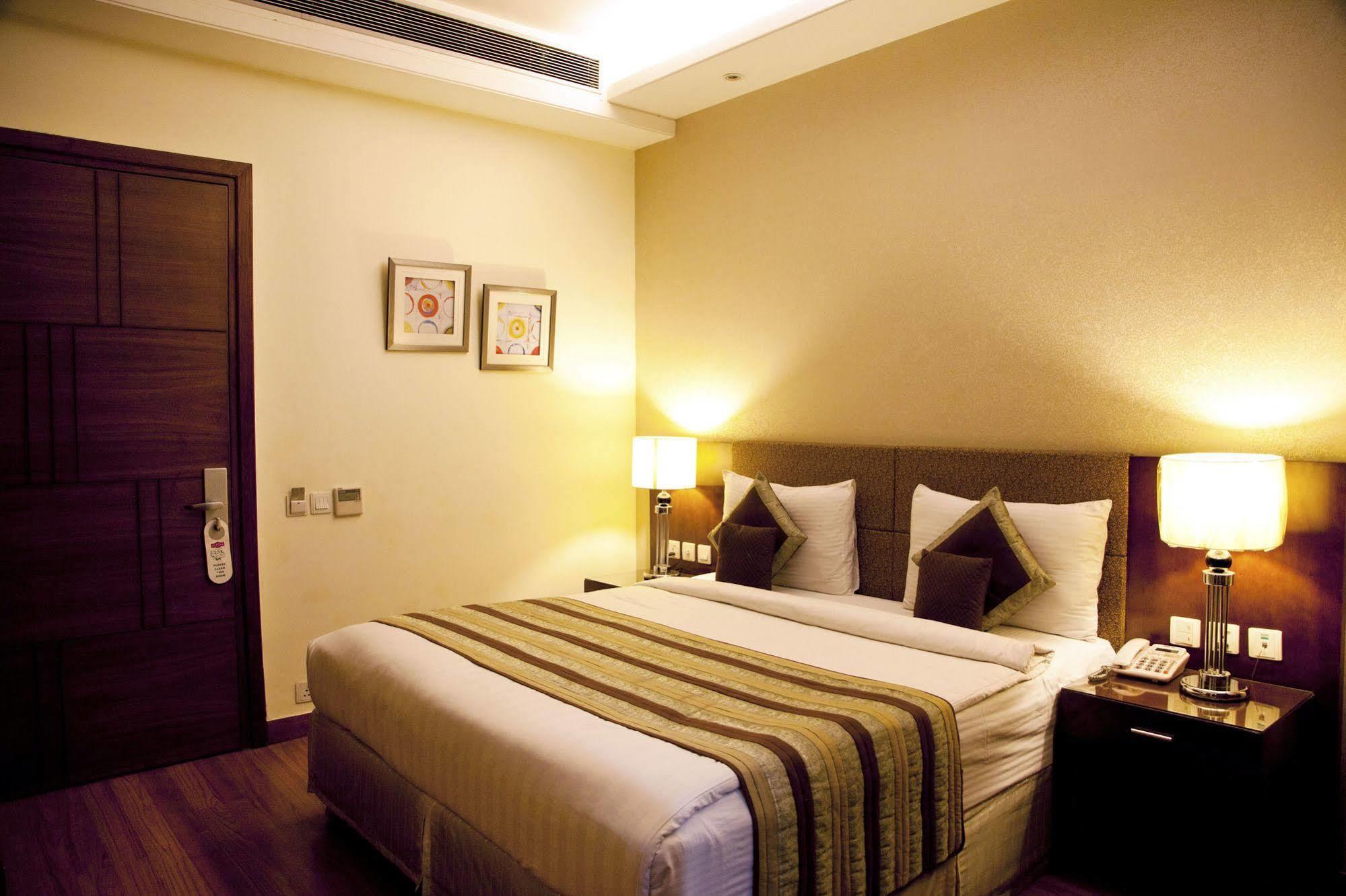 Alpina Hotels & Suites New Delhi Ngoại thất bức ảnh