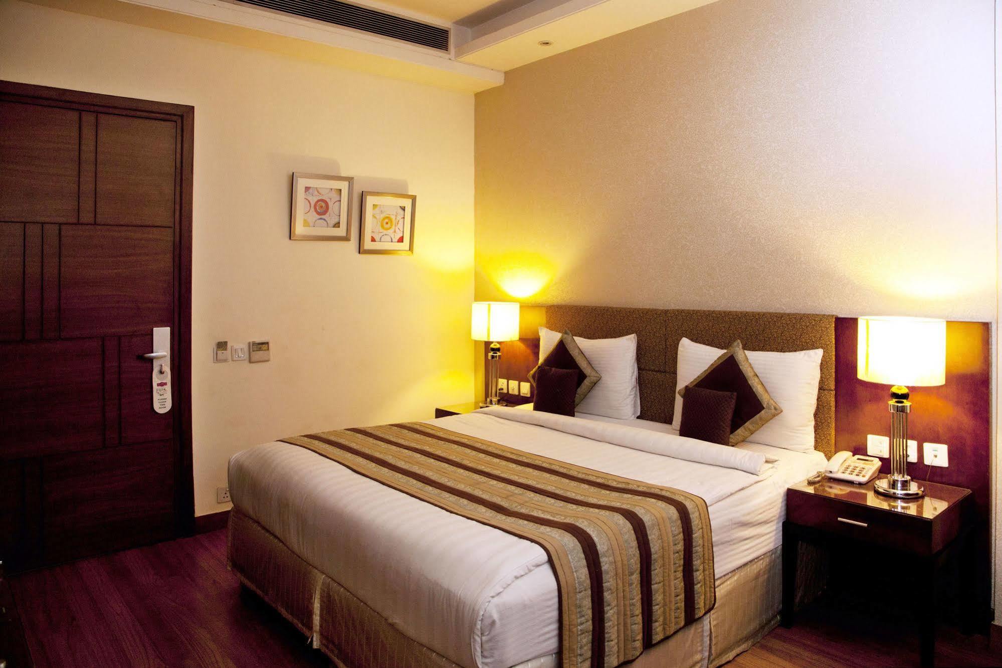 Alpina Hotels & Suites New Delhi Ngoại thất bức ảnh