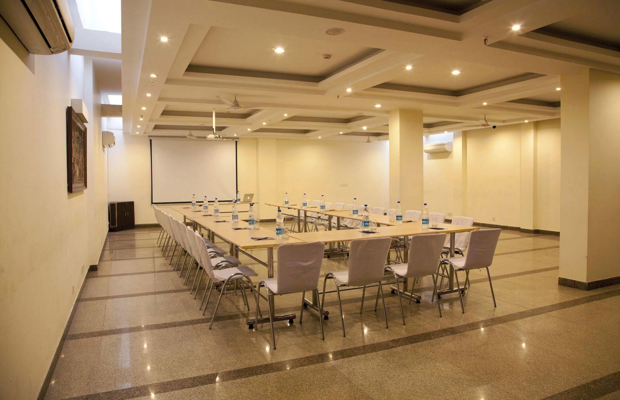 Alpina Hotels & Suites New Delhi Ngoại thất bức ảnh